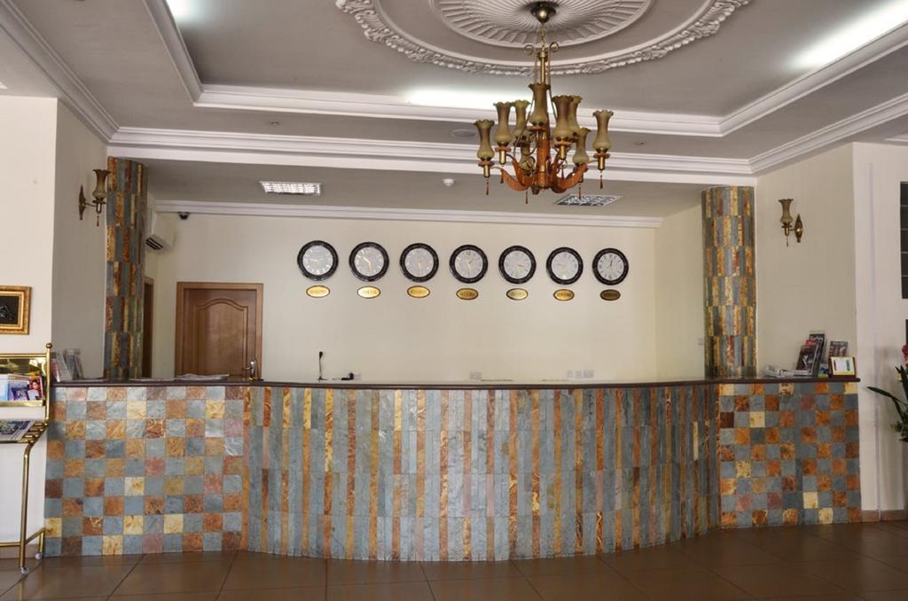Mensvic Grand Hotel Аккра Экстерьер фото