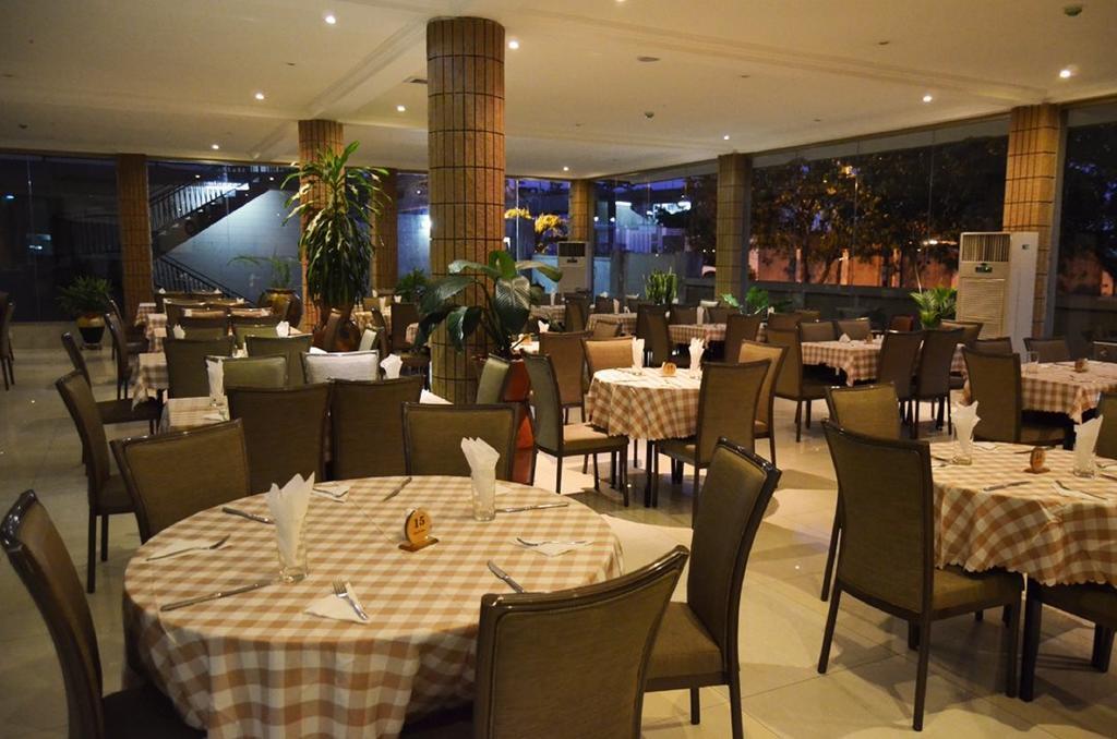 Mensvic Grand Hotel Аккра Экстерьер фото